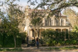 kate storm standing in front of garden district mansion during a long weekend in new orleans
