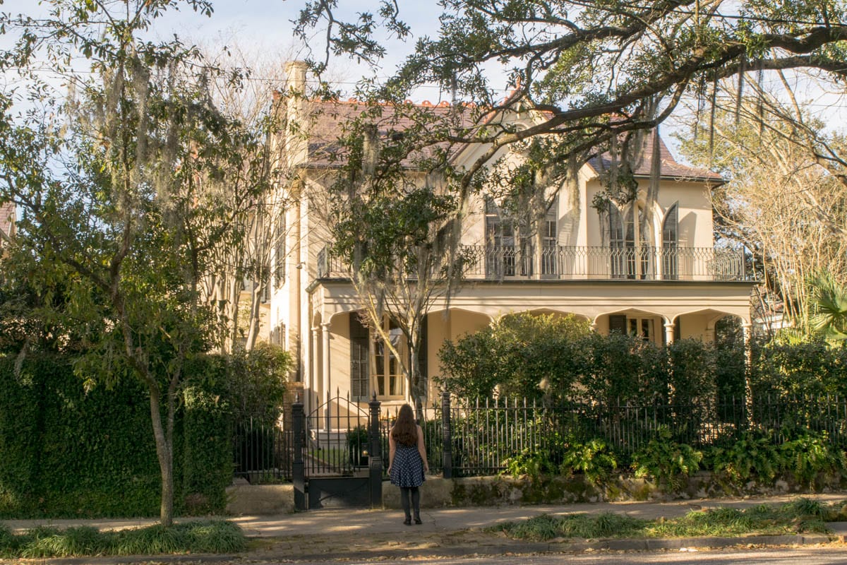 kate storm standing in front of garden district mansion during a long weekend in new orleans